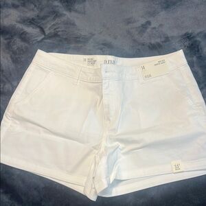 a.n.a Women's Classic White Shorts